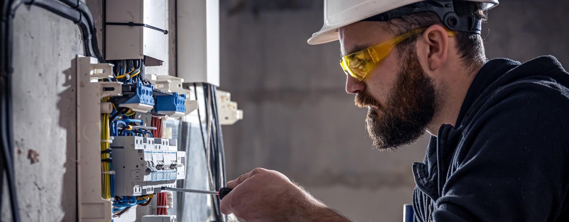 What Qualifications Do M&E Contractors Have?