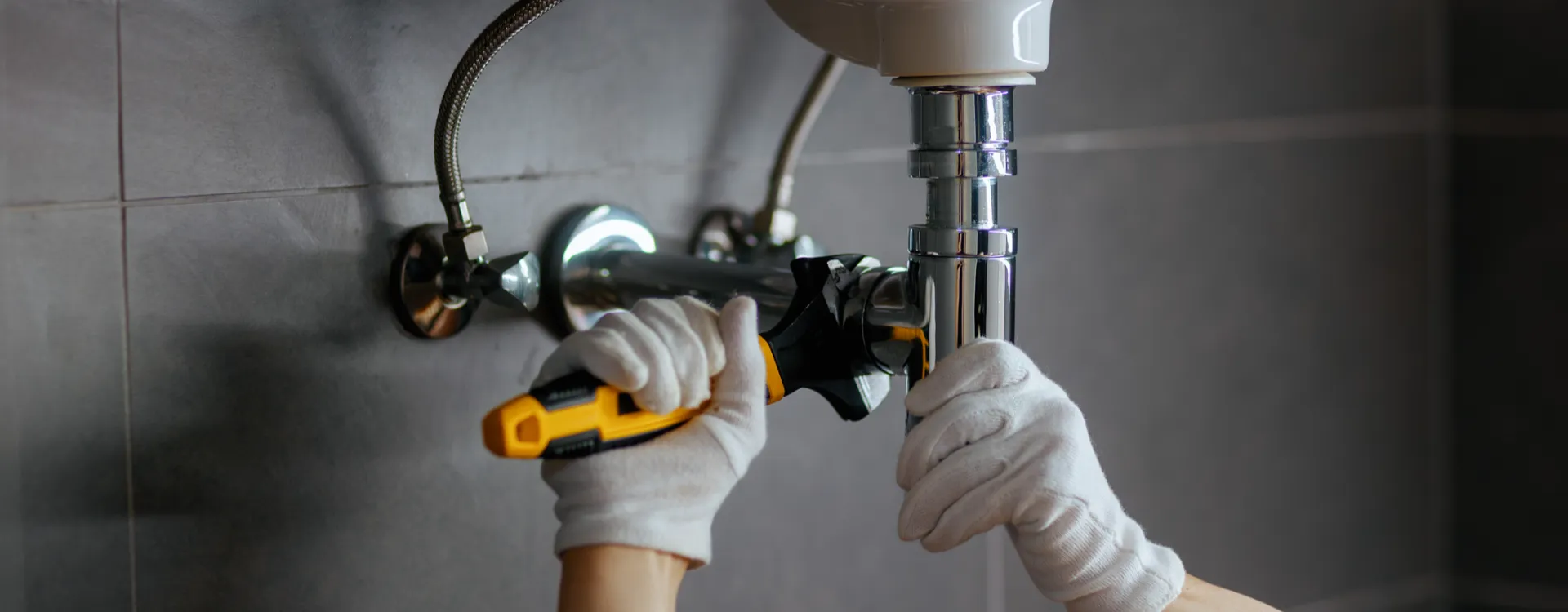 How to Choose a Qualified Plumber in the UK